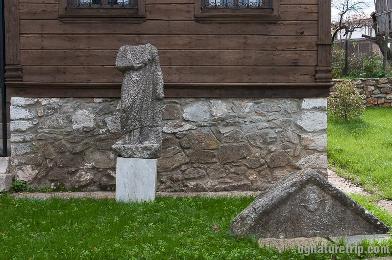 Лепидариум в двора на музея на Малко Търново