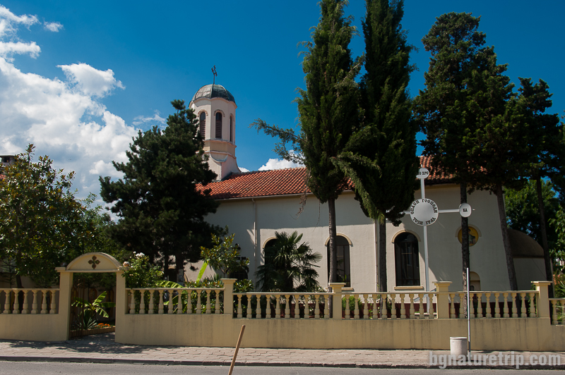 Църквата „Св. Цар Борис Михаил“ попадаща в центъра на Царево