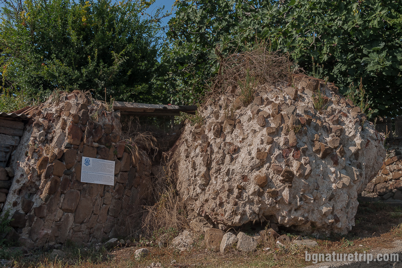 Останки от крепостната стена в Ахтопол