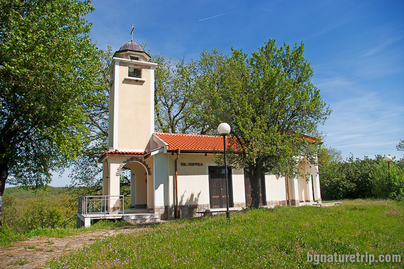 Новоизградената църква Св. Петка при Петрова нива