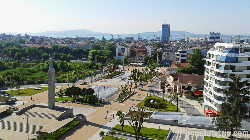 Изглед към площад Тройката в Бургас
