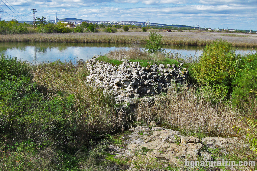 Руини на крепостното съоръжение Порос в покрайнините на Бургас, местност Пода